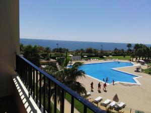 Basen w obiekcie WIFI Los Cisnes 2 dormitorios Primera Linea playa Ayamonte Isla Canela lub w pobliżu