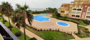 Basen w obiekcie WIFI Los Cisnes 2 dormitorios Primera Linea playa Ayamonte Isla Canela lub w pobliżu