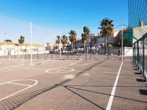 Tenis lub squash w obiekcie Bungalow Deluxe Gran Alacant lub w pobliżu