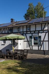 Fotografie z fotogalerie ubytování Ferienhaus-Chalet-Dattenfeld v destinaci Windeck