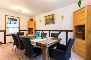 a dining room with a wooden table and chairs at Ferienhaus-Chalet-Dattenfeld in Windeck
