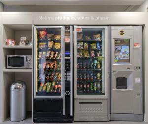 a convenience store with two vending machines with drinks at B&B HOTEL Toulouse Cité de l'Espace Gonord in Toulouse