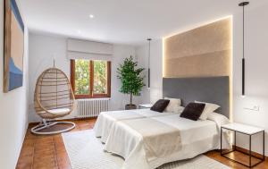 Posteľ alebo postele v izbe v ubytovaní Villa SEMBAT by Mallorca Villa Selection