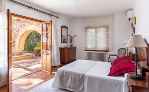 Posteľ alebo postele v izbe v ubytovaní Villa SEMBAT by Mallorca Villa Selection