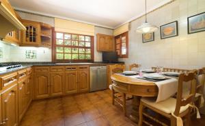 Kuchyňa alebo kuchynka v ubytovaní Villa SEMBAT by Mallorca Villa Selection