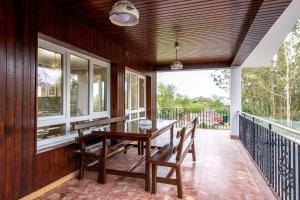A balcony or terrace at Casa Manuela, a 8 km de la playa VV-1966-AS