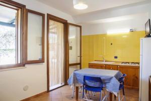 A kitchen or kitchenette at Residence I Faraglioni