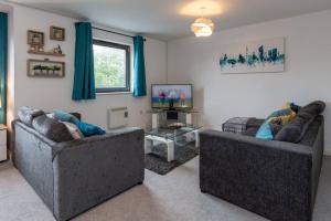 a living room with two couches and a tv at BEST PRICE! Superb city centre apartment, 2 Superkings or 4 singles Smart TV & Sofa bed- FREE SECURE PARKING in Southampton +5 photos