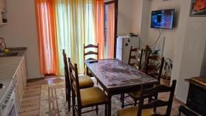 a dining room table and chairs in a kitchen at Apartment Neo in Bihać