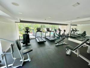 Fitness centrum a/nebo fitness zařízení v ubytování LUXURY 1 Bedroom in Amari Residences