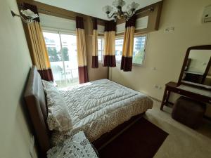 Ένα ή περισσότερα κρεβάτια σε δωμάτιο στο Figuig Appart'Hotel