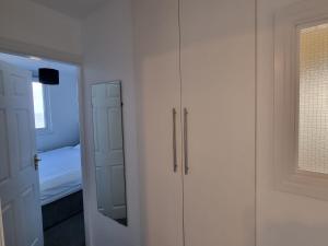 Granada Apartments Queen's Promenade客房内的一张或多张床位