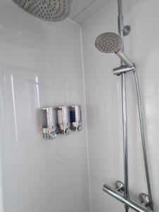 Granada Apartments Queen's Promenade的一间浴室