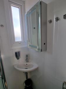 Granada Apartments Queen's Promenade的一间浴室