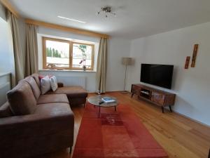 Telewizja i/lub zestaw kina domowego w obiekcie Living Apart Haslwanter Ferienwohnung