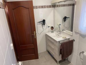 Kúpeľňa v ubytovaní PRECIOSA CASA CON PISCINA AL LADO DE LA PLAYA
