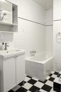 a white bathroom with a sink and a bath tub at Herberg de Roskam in Uffelte