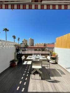 a patio with a table and chairs on a balcony at Apartment Soleil Altamar in Playa de las Americas