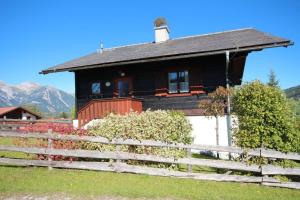 Ein allgemeiner Bergblick oder ein Berglick von des Chalets aus