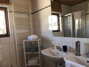 Ein Badezimmer in der Unterkunft CHALET MARESI