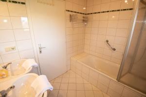 Ein Badezimmer in der Unterkunft CHALET MARESI