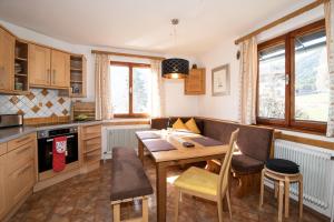 Küche/Küchenzeile in der Unterkunft CHALET MARESI