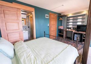 A kitchen or kitchenette at Liman Deluxe Hotel