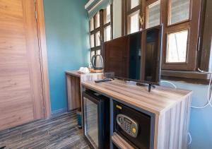 A kitchen or kitchenette at Liman Deluxe Hotel