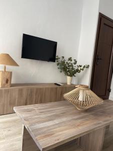 TV a/nebo společenská místnost v ubytování Carmela Apartment.