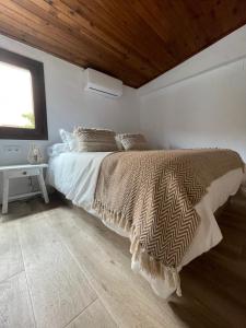 Postel nebo postele na pokoji v ubytování Carmela Apartment.