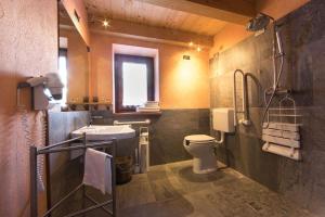 A bathroom at La Luge