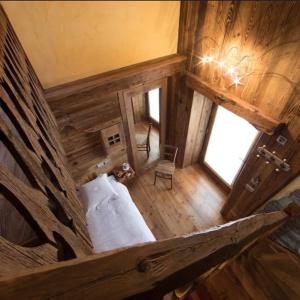 A bed or beds in a room at La Luge