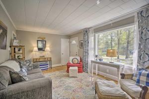 Gallery image of Cozy Home Near Downtown Chapel Hill with Deck! in Chapel Hill