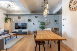 Telewizja i/lub zestaw kina domowego w obiekcie NEW! Lovely 3-Bedroom Loft in Bilbao