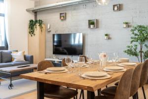 Telewizja i/lub zestaw kina domowego w obiekcie NEW! Lovely 3-Bedroom Loft in Bilbao