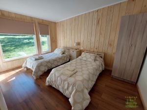Cama o camas de una habitación en Cabañas Las Vertientes de Rupanco