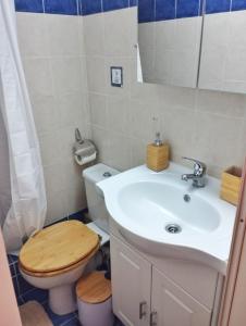 Koupelna v ubytování CozyCoast + 8 fotografií