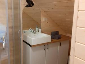 a bathroom with a sink and a shower at Apartament na Poddaszu 3 osobowy k/ Zakopanego in Biały Dunajec