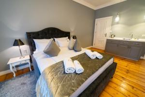 Łóżko lub łóżka w pokoju w obiekcie Apartamenty Pod Zegarem