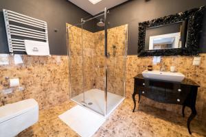 Łazienka w obiekcie Apartamenty Pod Zegarem