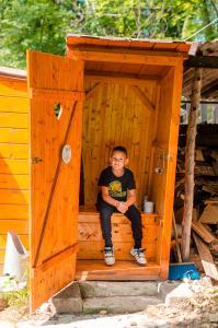 Imagine din galeria proprietății Cozy caravan next to minizoo în Třebívlice