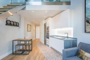 Zdjęcie z galerii obiektu RETIRO LUXURY PENTHOUSE, By Presidence Rentals w Madrycie