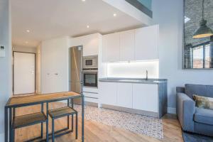 Zdjęcie z galerii obiektu RETIRO LUXURY PENTHOUSE, By Presidence Rentals w Madrycie