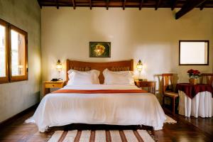 Un pat sau paturi într-o cameră la Pousada Amanita Monte Verde