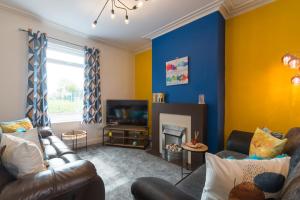Posezení v ubytování 3 Bedroom Adom Home 4 Beds- 5 Mins to Hull Stadium- Close City Centre