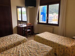 Postel nebo postele na pokoji v ubytování Hotel Costa Cántabra