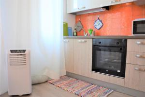 a kitchen with an oven and a microwave at Sea&Bike_Apartment in Finale Ligure