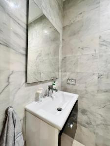 Et badeværelse på luxury studio-Haut standing MAARIF