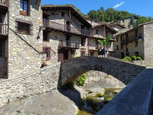Fotografia z galérie ubytovania Casa Rural con Jacuzzi junto a Camprodon. v destinácii Abella