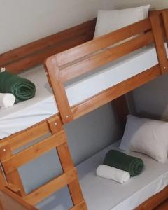 two bunk beds in a small room with towels at UDIHOSTEL HOSPEDAGEN in Uberlândia